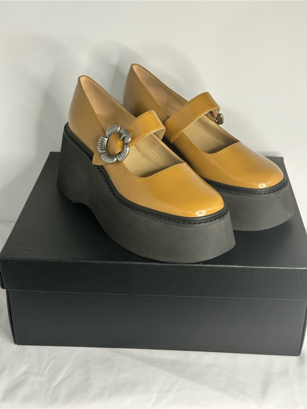 Coach Tea Rose Platform Mary Jane Pumps Shoes in Honey Brown Size 7.5B